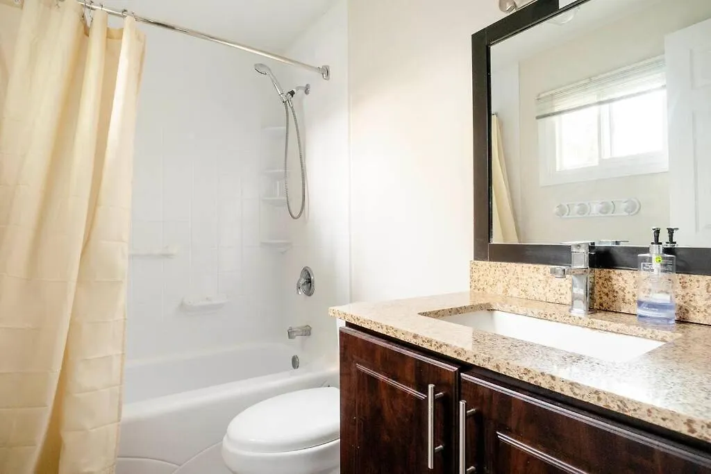 Mordern 3 Bedrooms Home In Brampton